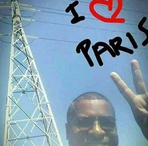 Critically acclaimed reporter Bartel Shroom's image post, viewing himself under the now moved Eiffel Tower